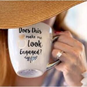 TMD Retail Does This Make Me Look Engaged? White Coffee Cup Mug Novelty Gift New